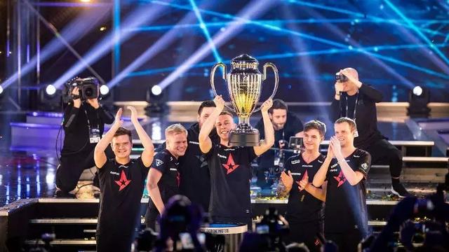 astralis是现今csgo中排名第一战队,长时间的状态火热也让他们积累了