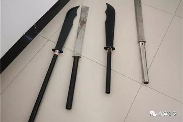 来宾百家惠超市后门部分挑战社会安全秩序的青年已被抓