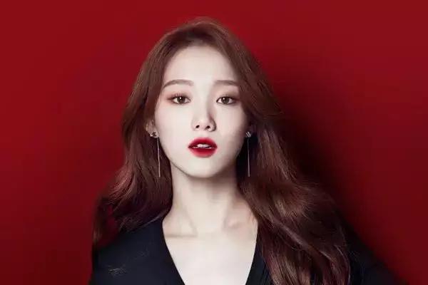 肤白貌美身材惹火!_圣经