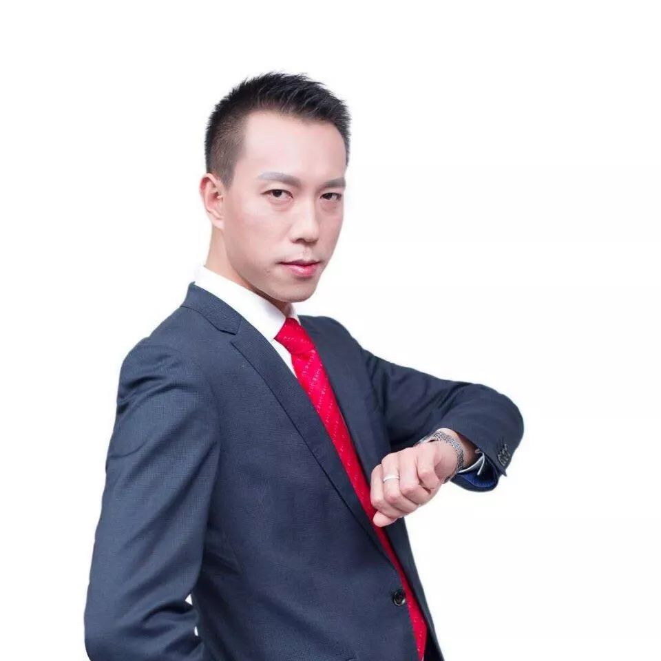 英总在特训会班做最后总结(摘选部分)合和大唐区域总经理张良英楚天