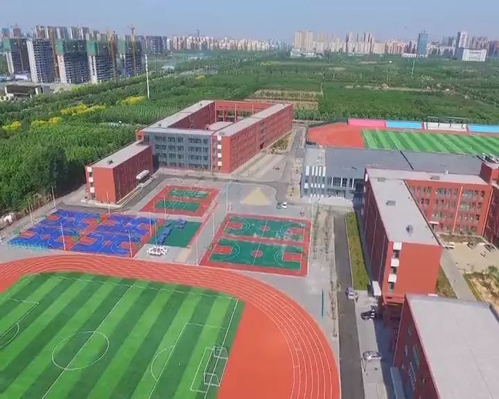 新建成的淄博市张店区齐盛学校,位于淄博新区中润大道以南,天津路的