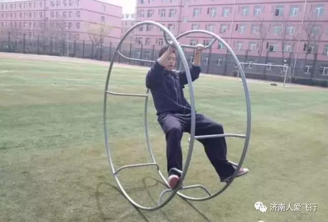 飞行员抗眩晕测试图都看完还不吐你就可以报考了