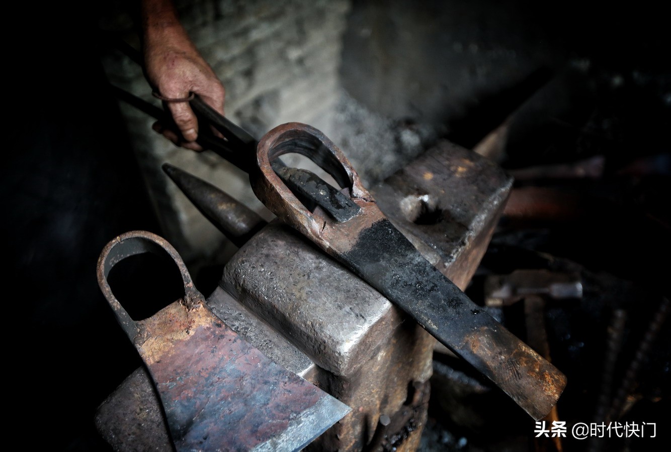 最后的铁匠——13岁开启打铁人生,坚守技艺60年却无以为继