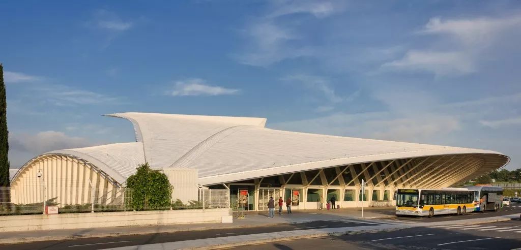 机场乌拉圭的首都蒙特维的亚是个很美的海滨城市,甚至有着南美小瑞士