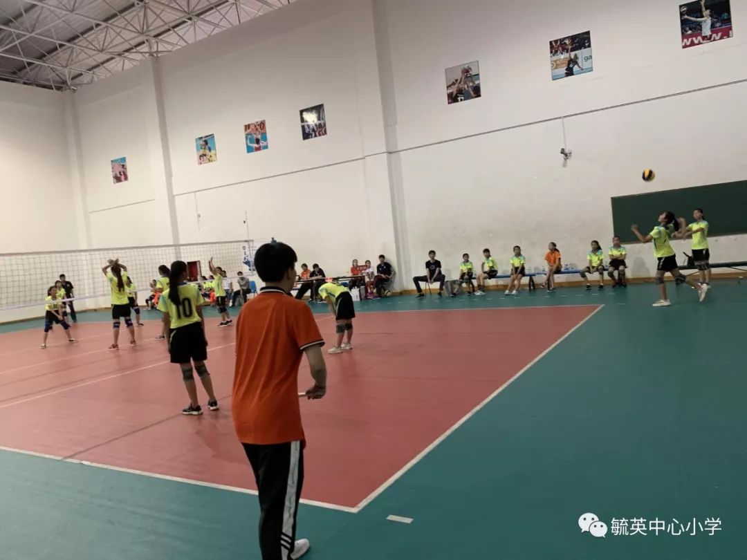 毓英中心小学女子代表队,在经过三天激烈的角逐,以全胜的好成绩勇夺第