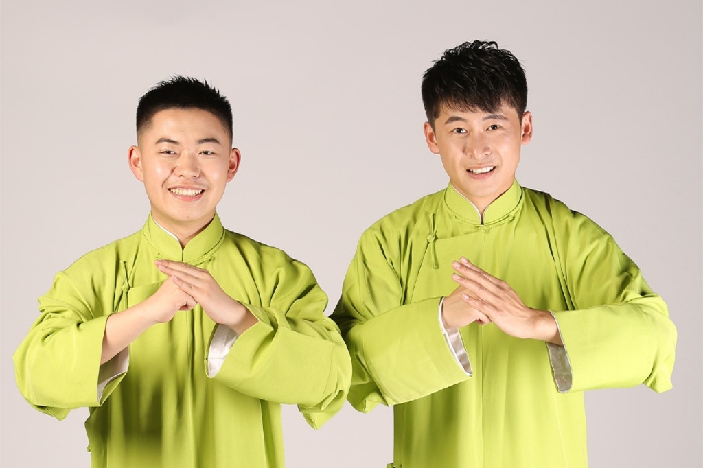 郭德纲再添4位徒孙,却不算德云社演员,两人参加《笑傲江湖》_高鹤彩