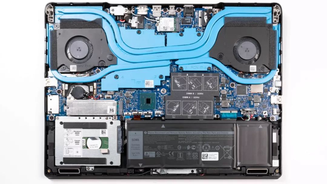 上图是戴尔g7-7590的拆机实拍图,4热管双风扇的组合,让人眼熟的散热