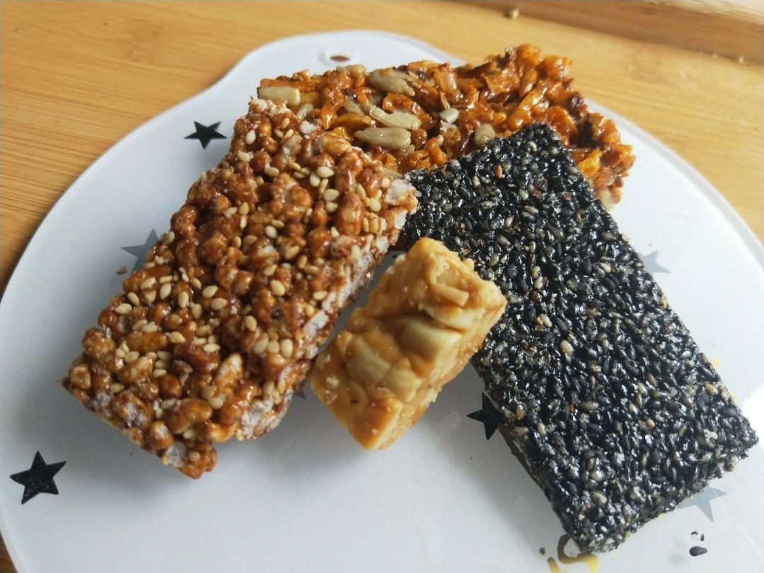 苕丝糖是纯红薯手工打造的,带着原汁原味红薯味.