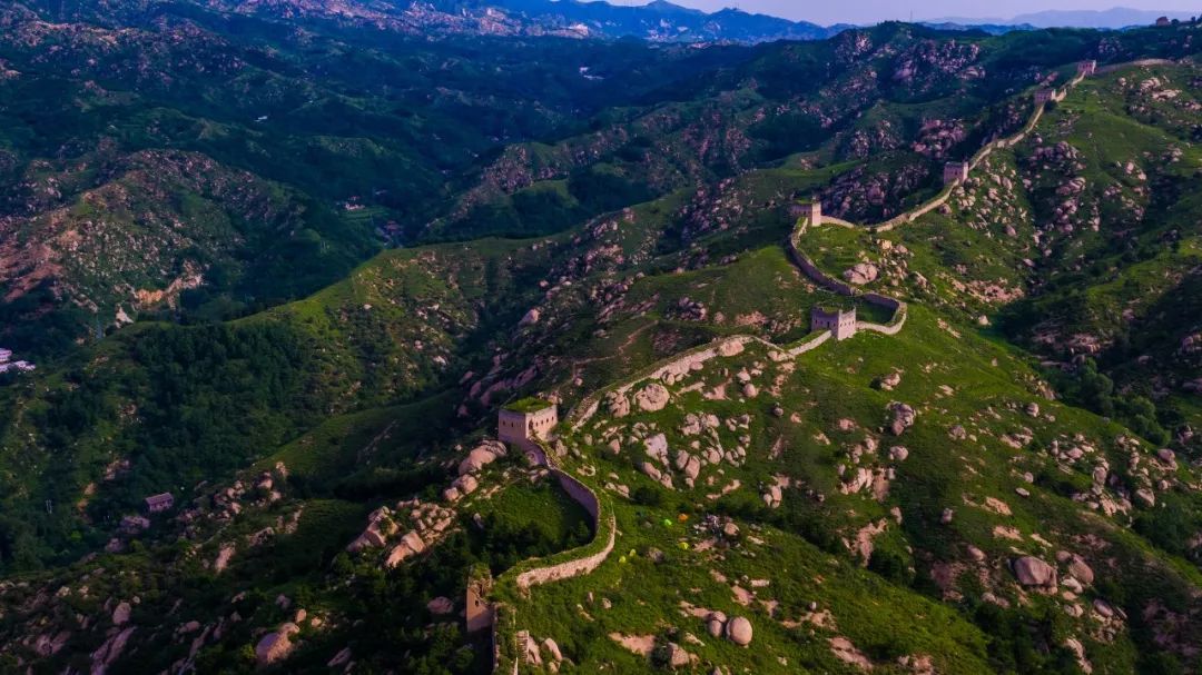 图/林赛一家子光看照片不够过瘾?想看原版《鸟瞰万里长城》?