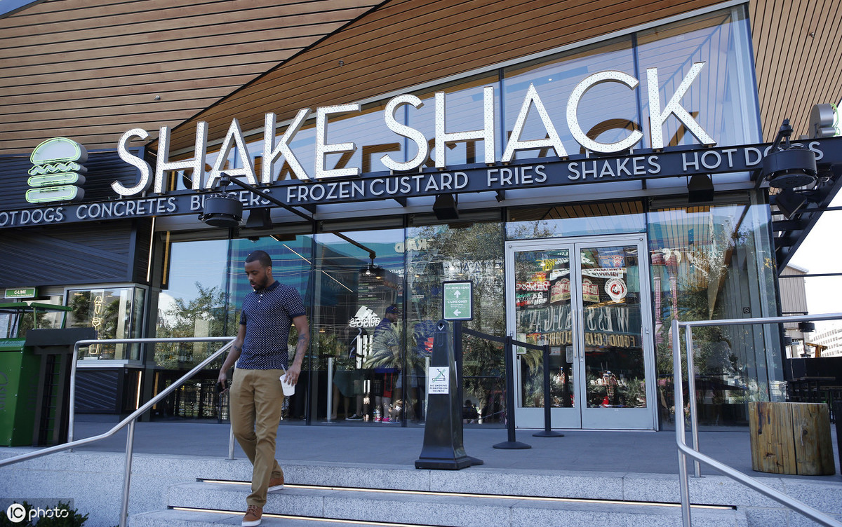 开业排三小时的美国网红汉堡上海遇冷?贵州游客实拍产品大呼不值