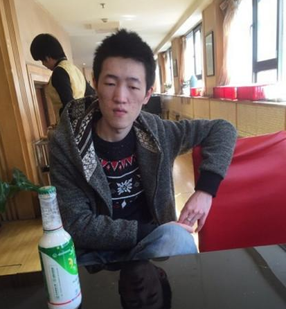 西北砍王蛋糕回来了,给pdd连送10发超火并开通皇帝,pdd:请理性消费