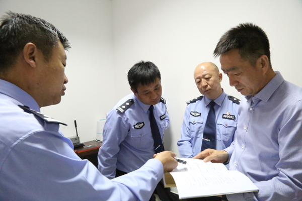 章中全同志督导检查盐池县公安局扫黑除恶工作