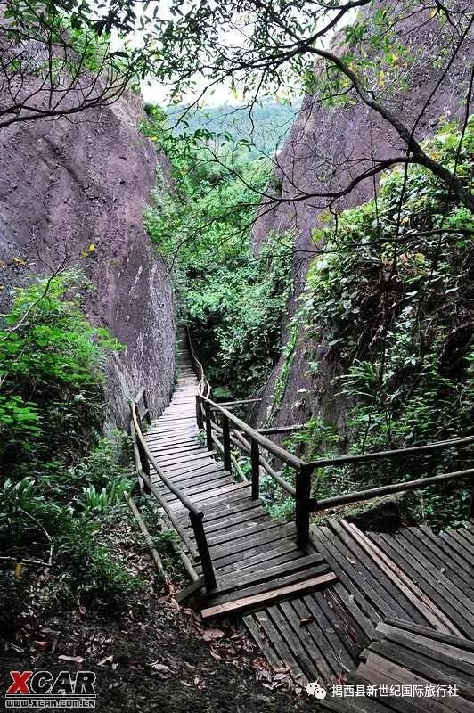 新世紀集中後前往【越王山】風景區位於河源市紫金縣古竹鎮的東江河畔