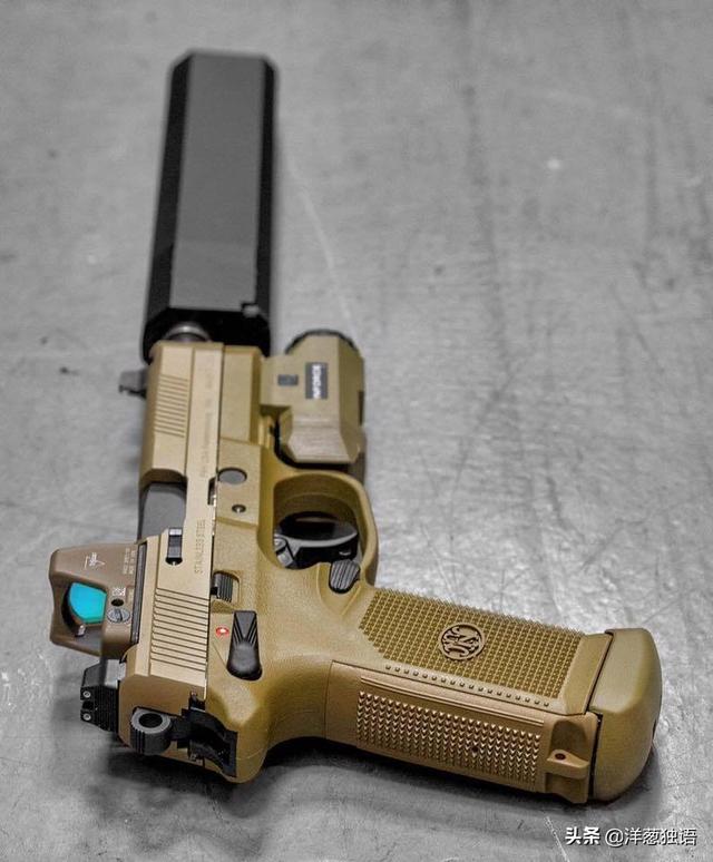 手枪加消音,不是一般帅!