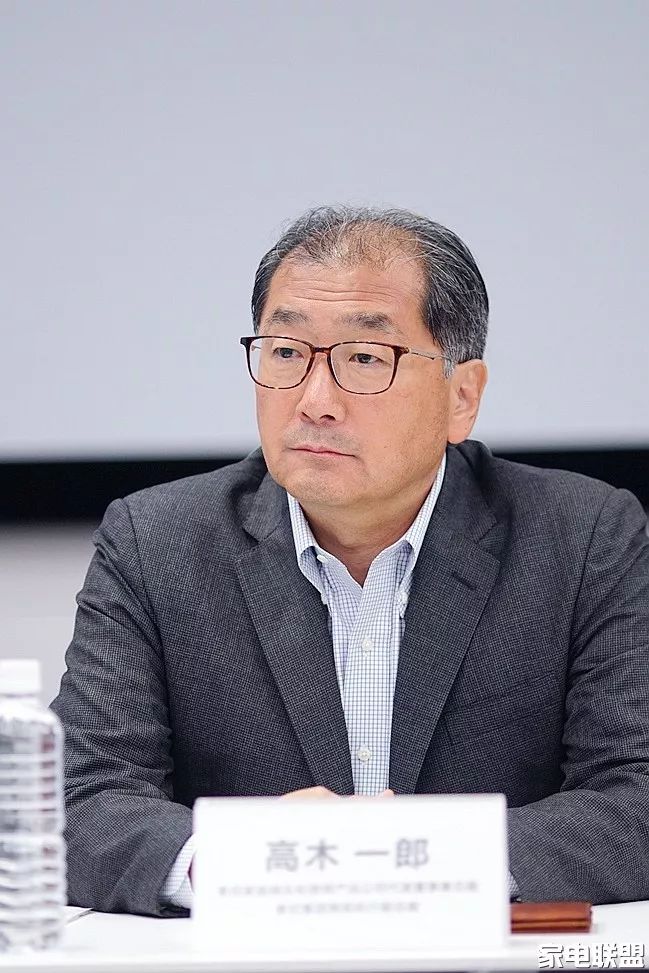 代表董事兼总裁 索尼集团,高级执行副总裁 高木一郎 先生;索尼(中国)