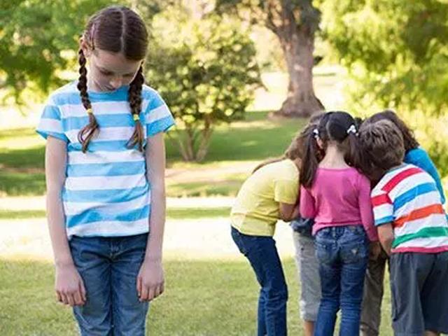 园长说孩子穿的太好不一定添光彩不是被孤立就是被退学