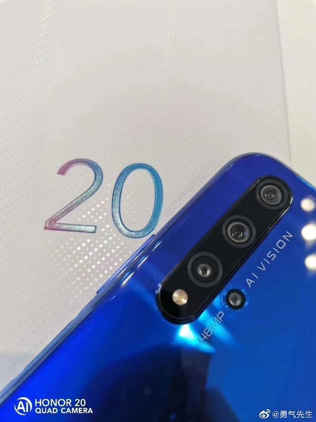 荣耀20好看吗荣耀20幻影蓝真机实拍