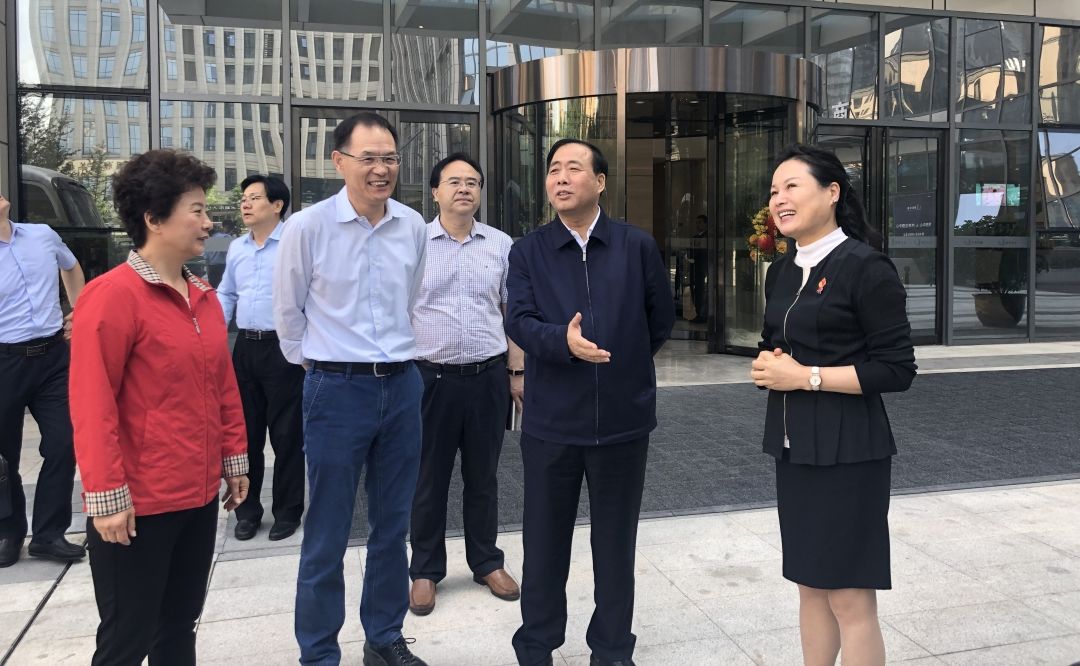 要闻省委常委省委统战部部长姜锋莅临荣华控股开展调研考察
