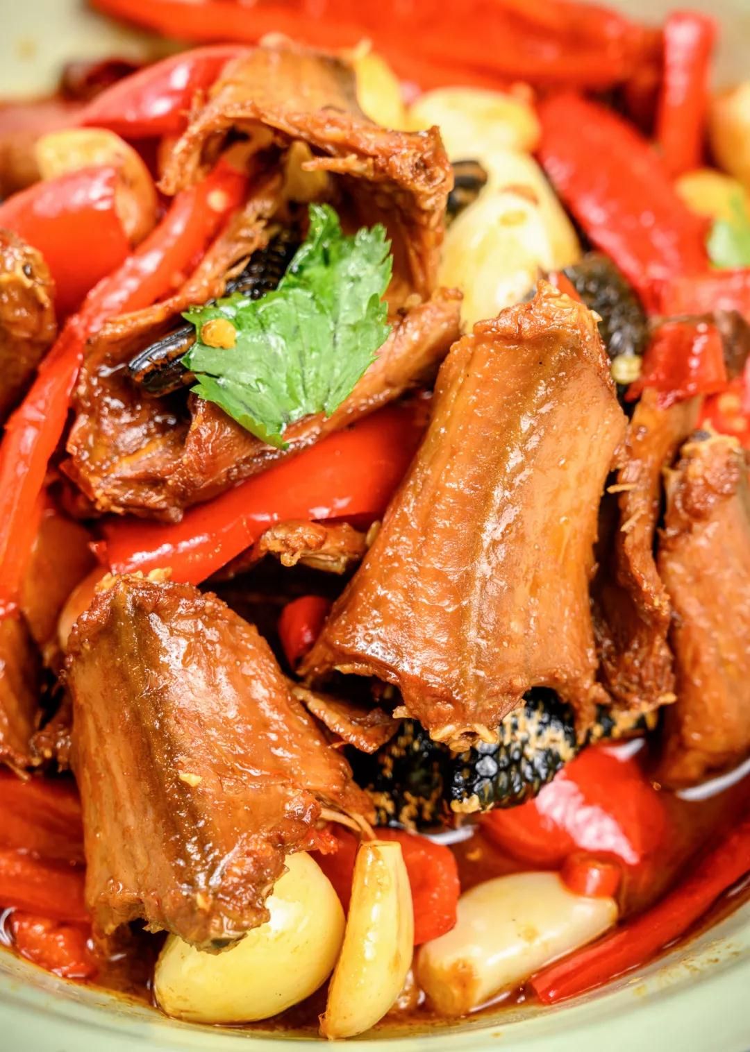 只因它经过多次调试,取湖南有名的岳阳姜辣蛇和宁乡的口味蛇之长而成!