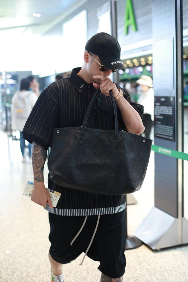 原创蒋劲夫一改颓废形象短发寸头纹身遍布改立硬汉人设