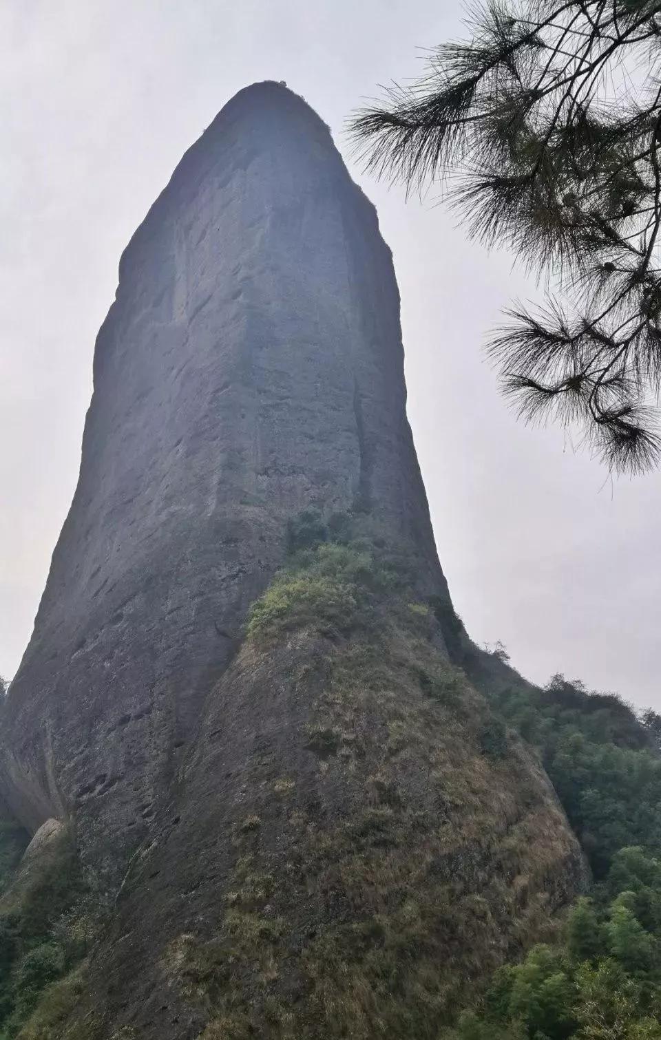 发育成的八角寨之高,天一巷之长,蜡烛峰之峭,红华赤壁之绝,将军石之俊