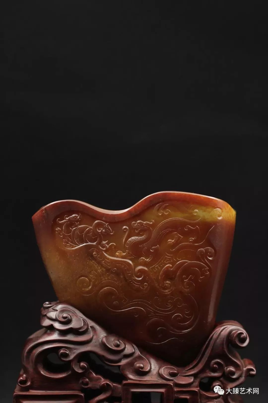 玉雕大师胡锡涛以斑斓色彩探秘玉雕世界的多元性