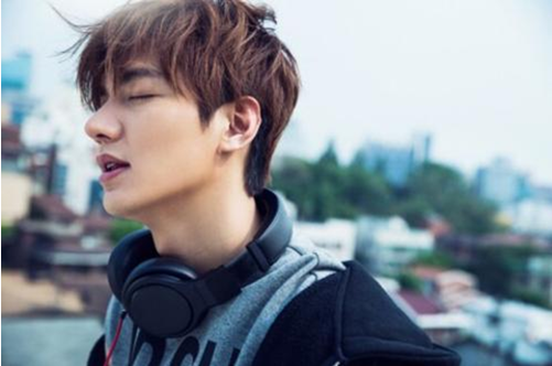 比来比去是不是还是觉得退伍回来的李敏镐最优秀