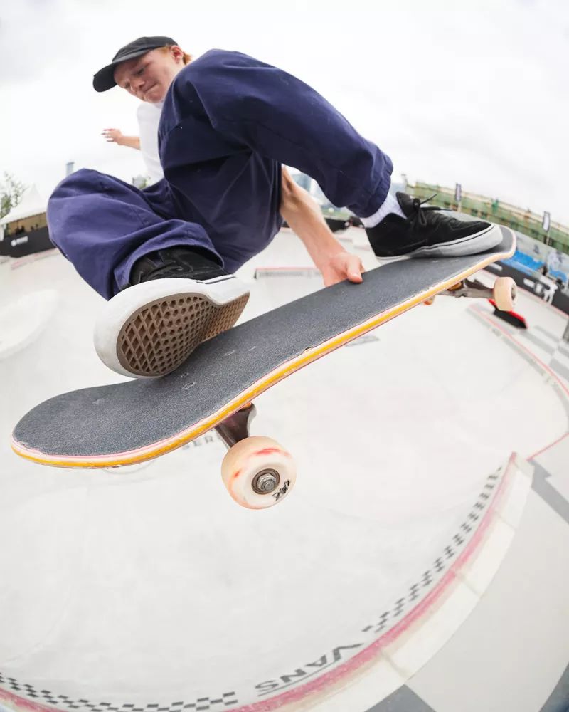 最会滑板的人都来上海了却被17岁小男孩拿了冠军