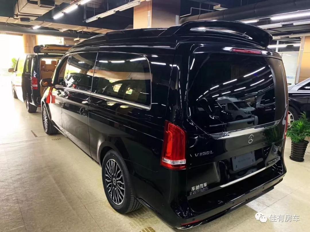 2019款奔驰v260商务车,前脸比老款的唯雅诺