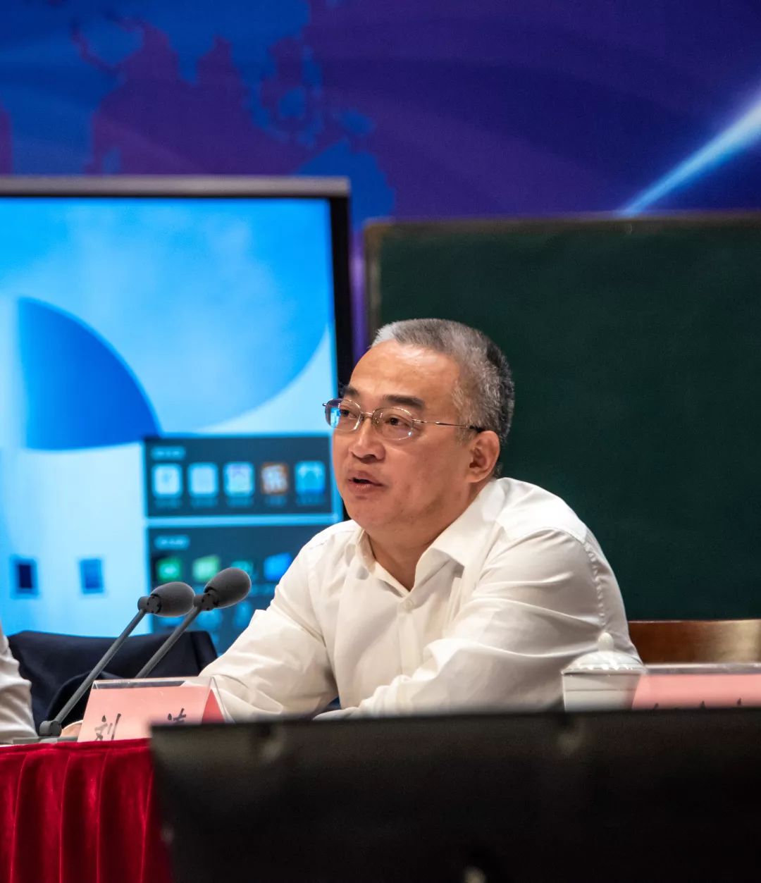 黎明局长讲话蒲鹏程区长致辞何立新所长主持会议由中国教育学会,中学