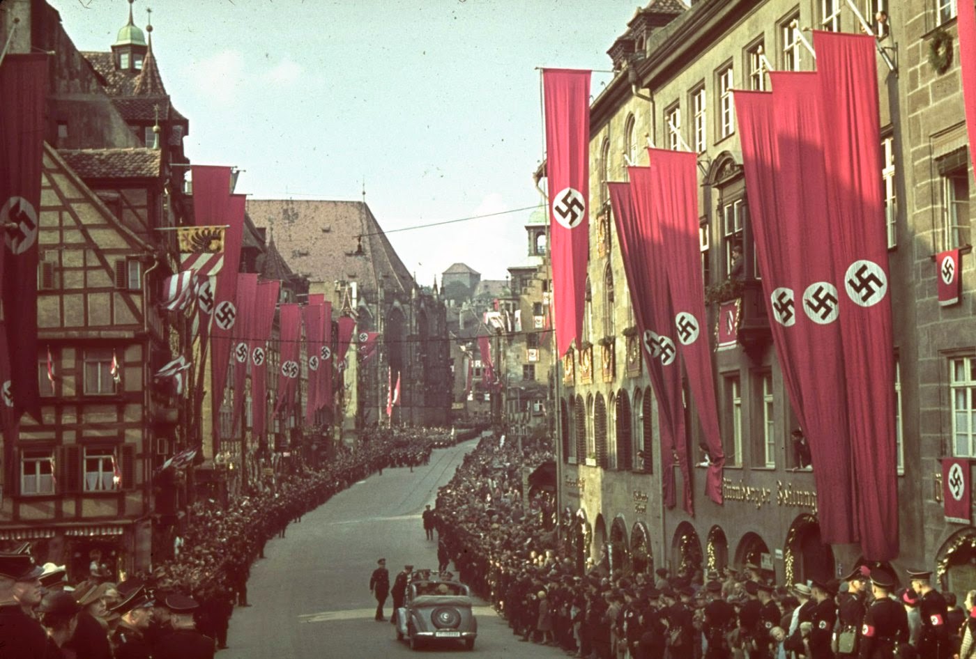 希特勒演讲时,身后总是出现纳粹鹰标志,它究竟有什么含义?