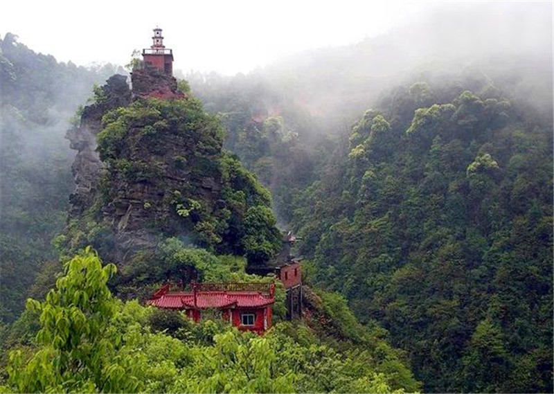 江西深山石峰上有一座塔，四面懸空無依靠，不知如何建成的 旅遊 第3張