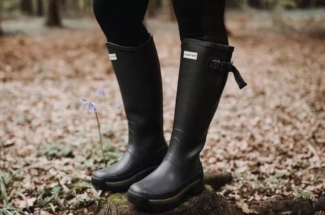 雨天常见的雨靴原本是骑兵作战用的甚至连诺基亚也生产过