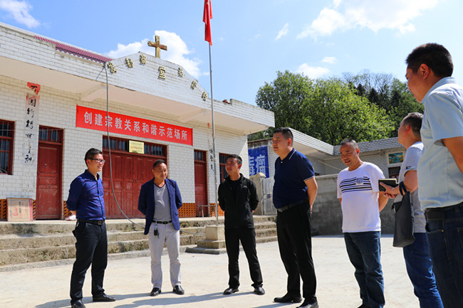 县委常委,县纪委书记,县监委主任袁靓到姑开乡调研脱贫攻坚,民族宗教