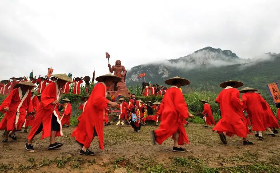 土家族節日01趕年節趕年節是土家族最為隆重的一個節日,即土家人過大