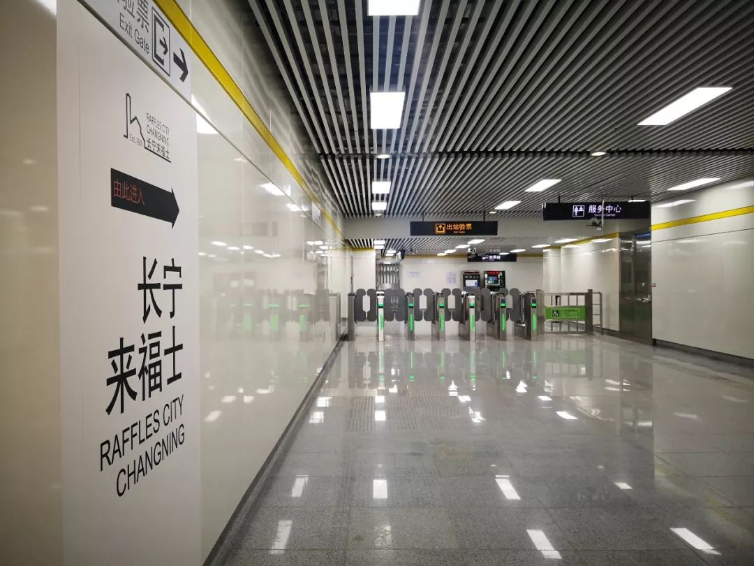 中山公园地铁站新增闸机出入口轨交换乘上行扶梯已经启用