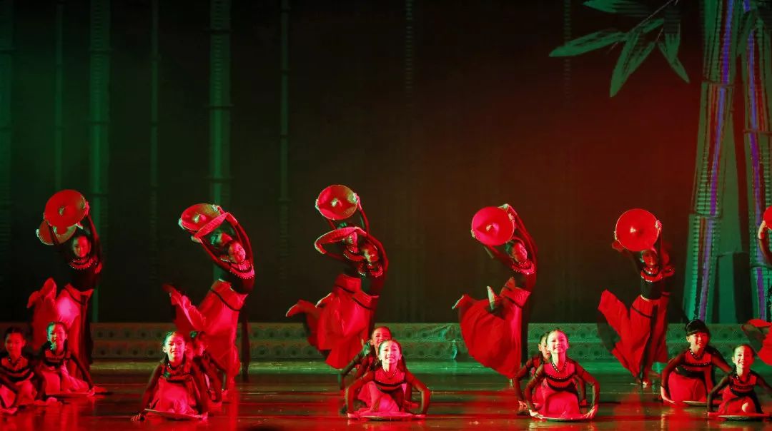 指导老师:覃凌萱齐舞表演《阿古笠》创意舞蹈《我的家园我来护》教师