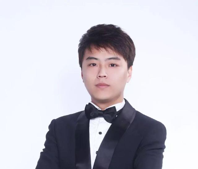 男中音 付洋中国音协爱乐男声合唱团青年男中音,毕业于渤海大学声乐