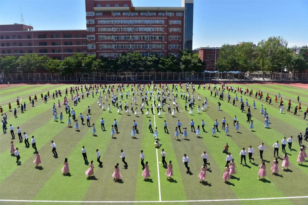 我和我的祖国人大附中高二年级大型集体舞献礼祖国