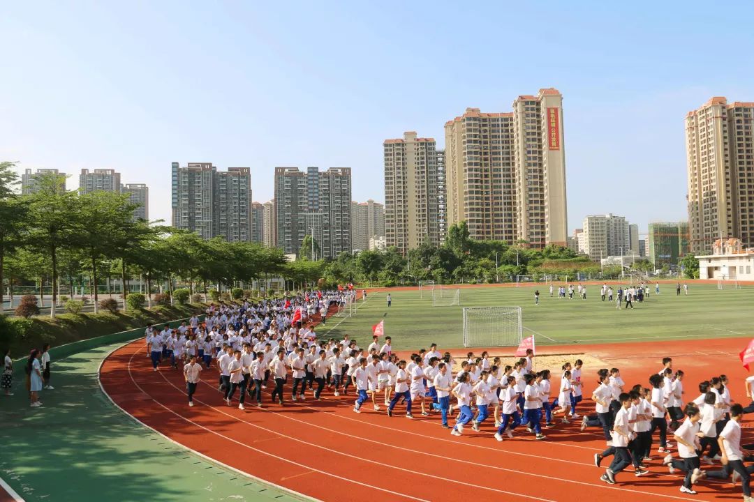 湛江四中陳江平校長在作