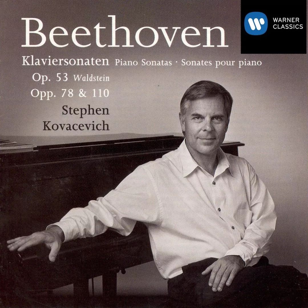 1959年18岁的他移居英国并师从迈拉61赫斯移居伦敦,1961年在伦敦