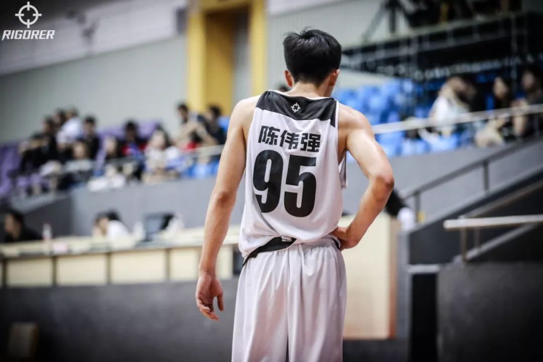北体彭于晏拼命三郎陈伟强从打不过高中球员到cuba三分王
