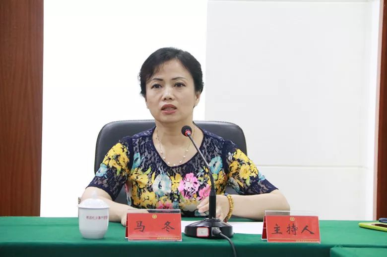 郫都区人民政府副区长,区红十字会会长吴红艳,常务副会长马冬,相关