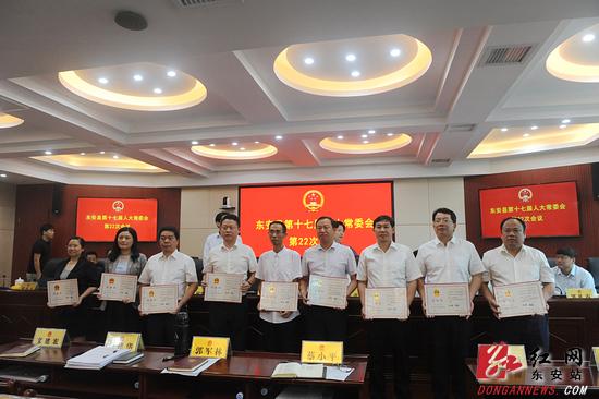 县委副书记蔡富强,县人大常委会主任张波,县人大常委会副主任唐新柱