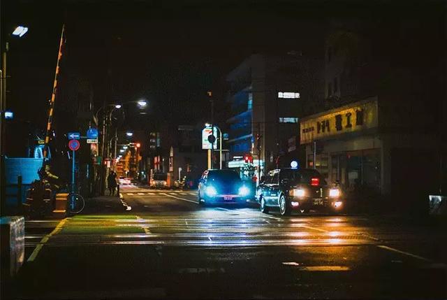 当你不想上班时,就去凌晨四点的街头走一走