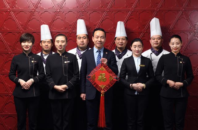 对于金食坊店,花家怡园董事长花雷总结为"升级".