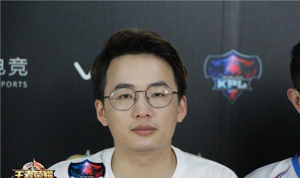 虎牙寒夜是王者荣耀纪检委怼完骚白代打还怒骂lol玩家没手机