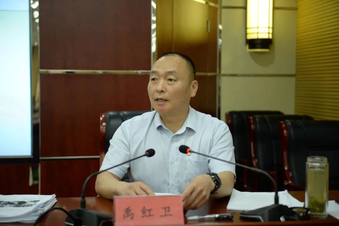 园区安委会各成员单位向李金乐主任递交了2019年安全生产工作责任书