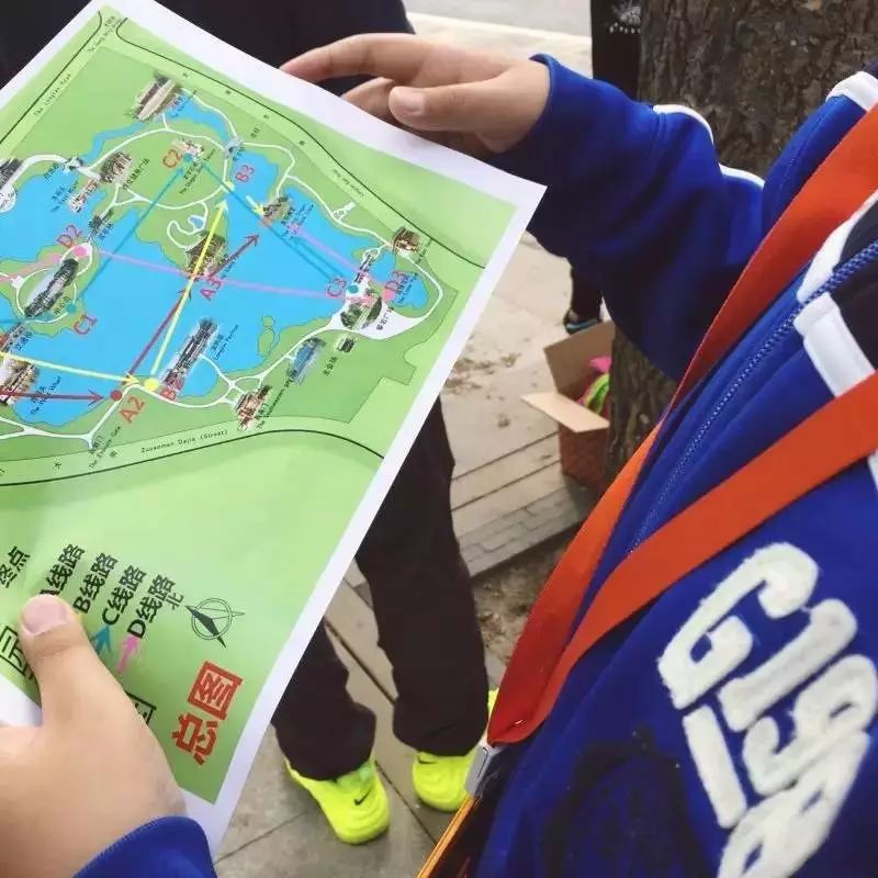 我们设置了商家任务,彩蛋寻宝,游园活动等趣味游戏,爸爸妈妈和孩子一