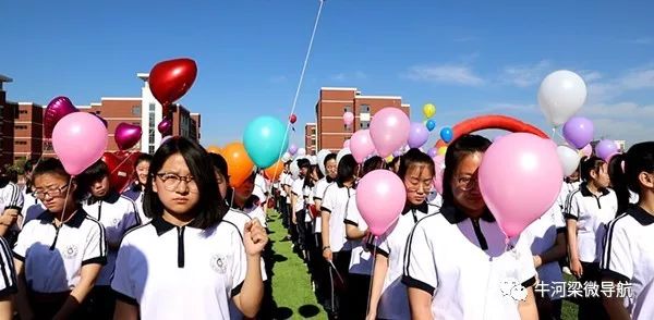 凌源中学成人礼这样举办家长泪奔视频